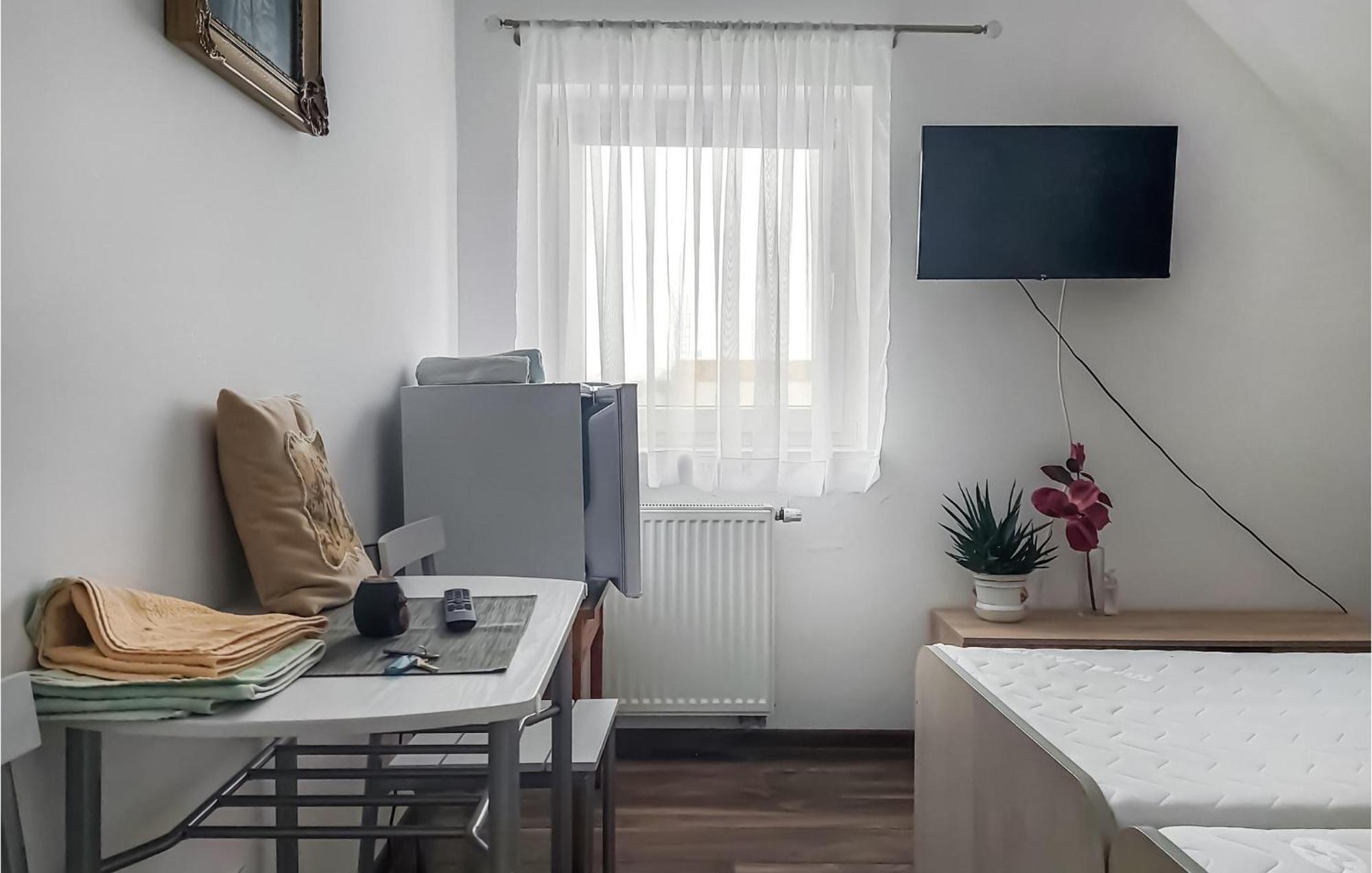 Beautiful Apartment In Moryn With Kitchen Екстериор снимка
